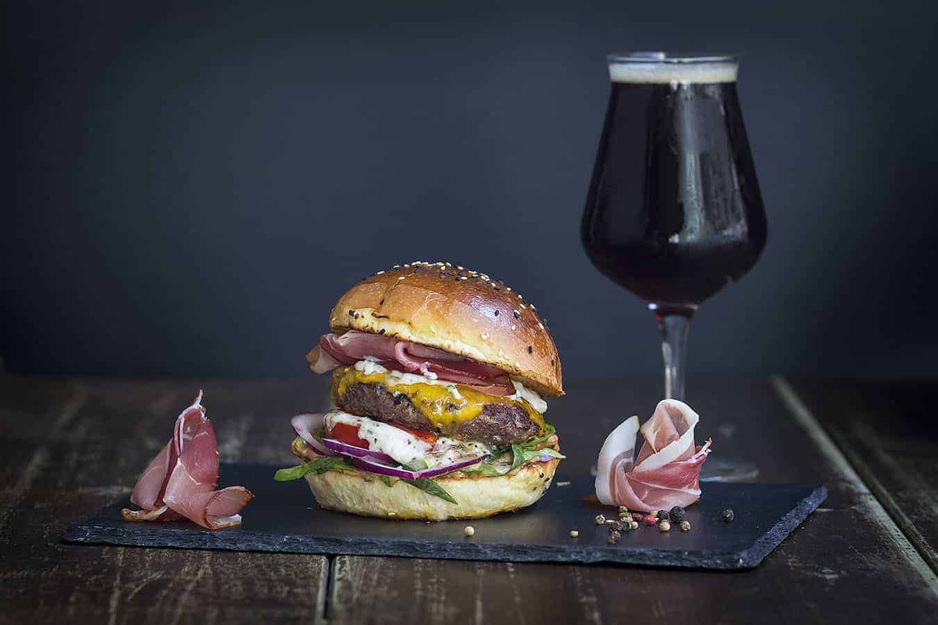 hamburger Budapest, burger Budapest, Kandalló Pub
